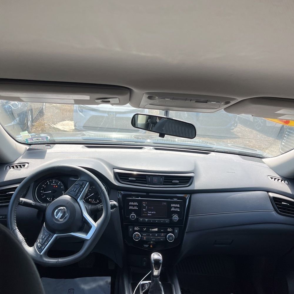 Used 2017 Nissan Rogue SV w/ Midnight Edition image 9