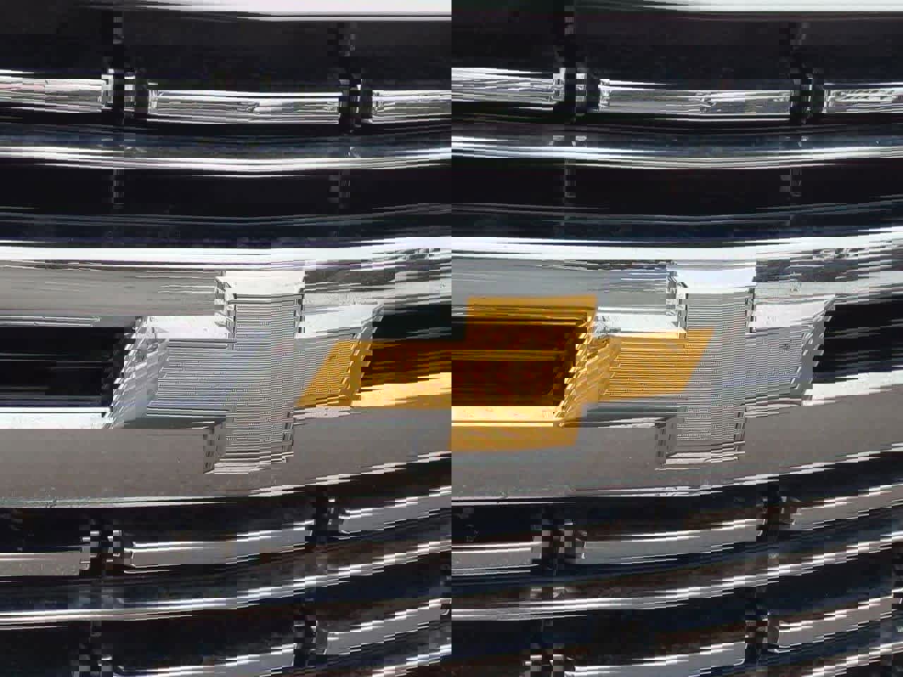 Used 2023 Chevrolet Suburban Premier image 10