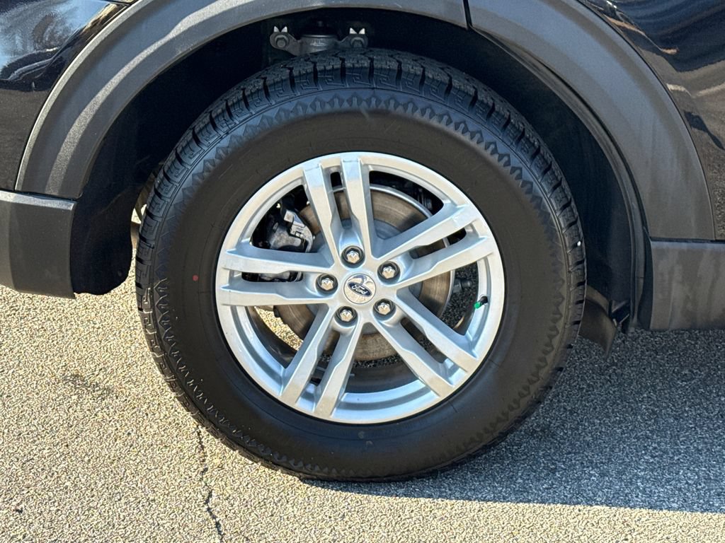 Used 2023 Ford Explorer XLT w/ Equipment Group 202A AWD/4WD image 17