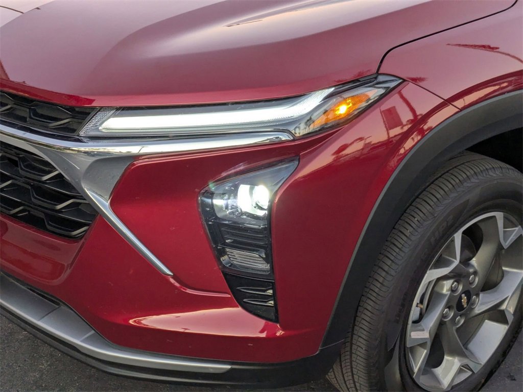 Used 2025 Chevrolet Trax LT w/ LT Convenience Package image 11