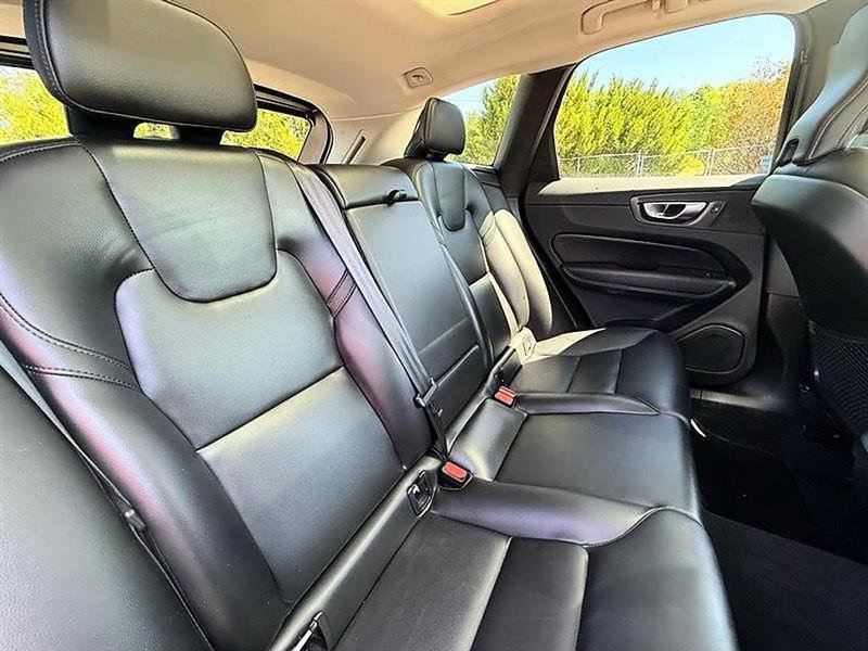 Used 2024 Volvo XC60 B5 Core w/ Protection Package Premier image 31