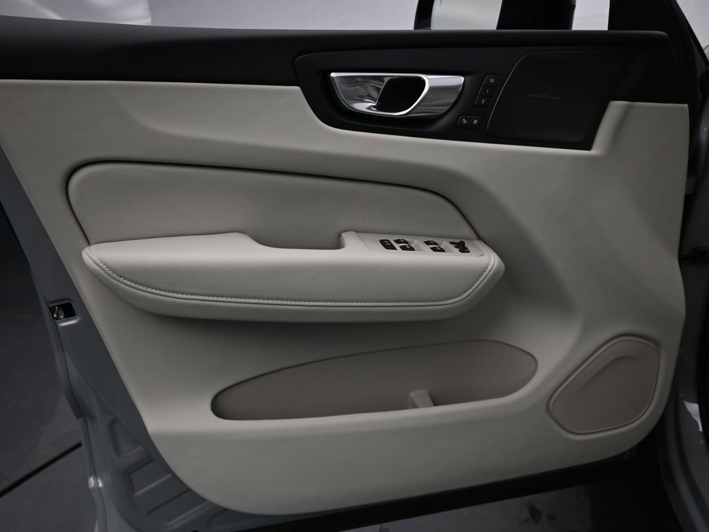 New 2026 Volvo XC60 B5 Ultra w/ Protection Package Premier image 19