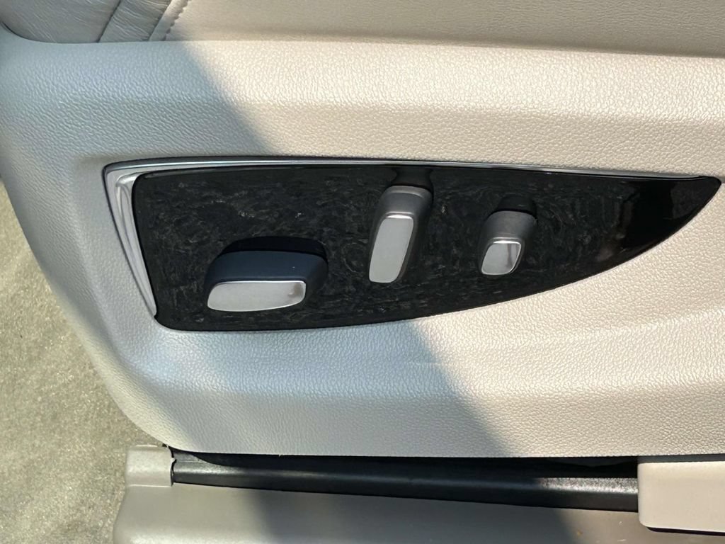 Used 2020 Cadillac Escalade Luxury AWD/4WD image 20