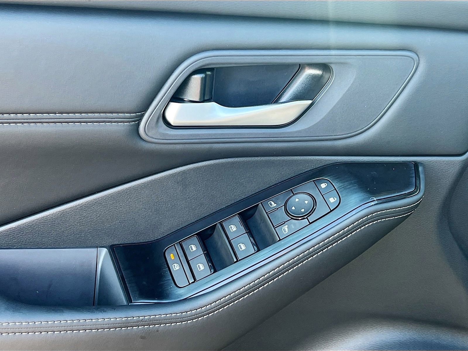 New 2026 Nissan Rogue SV image 17