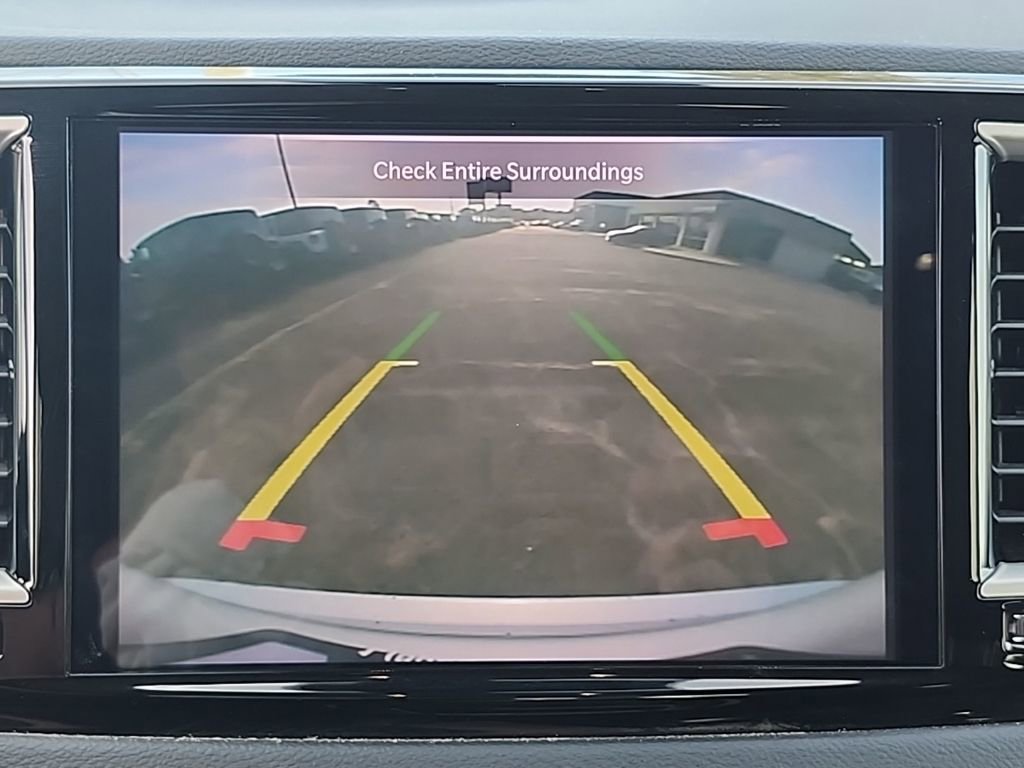 Certified 2023 Chrysler Pacifica Touring-L image 5