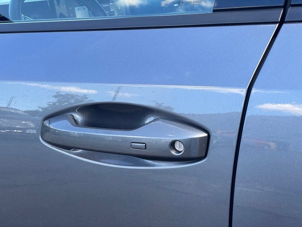 Certified 2025 Nissan Kicks SR AWD/4WD image 23