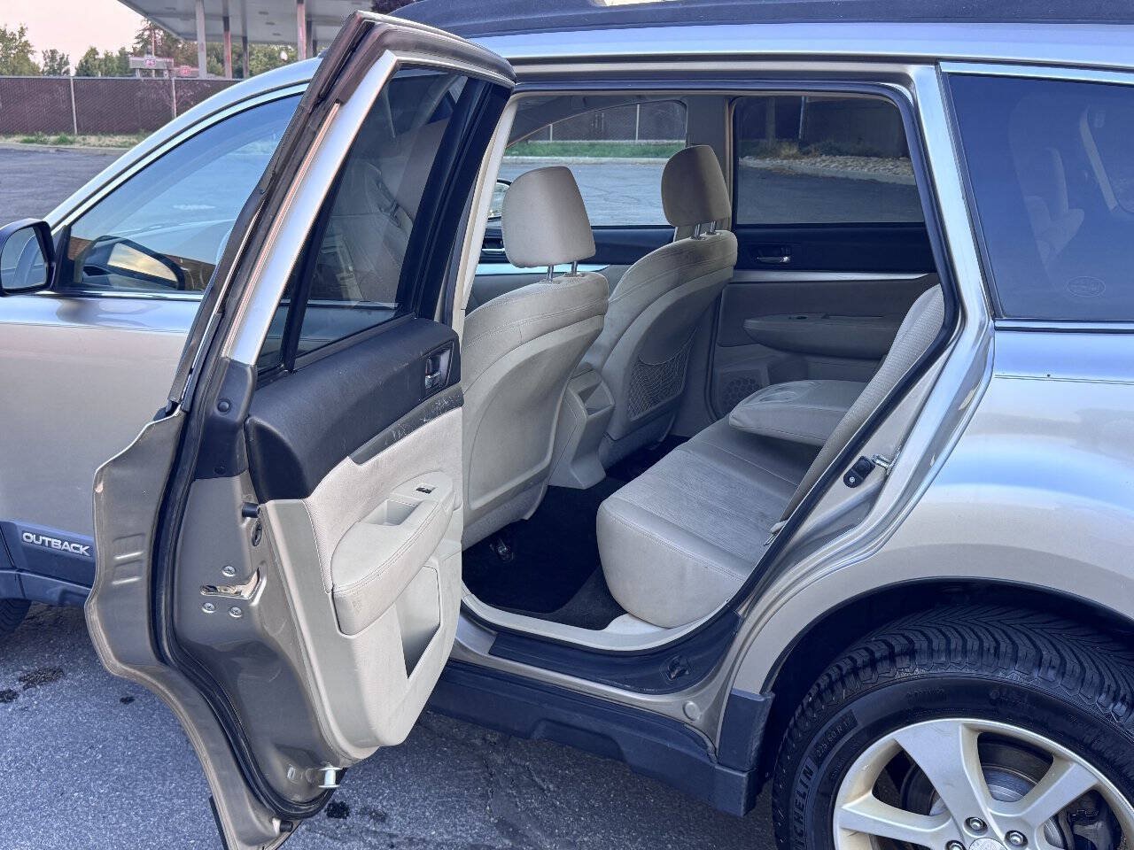 Used 2014 Subaru Outback 2.5i Premium AWD/4WD image 10