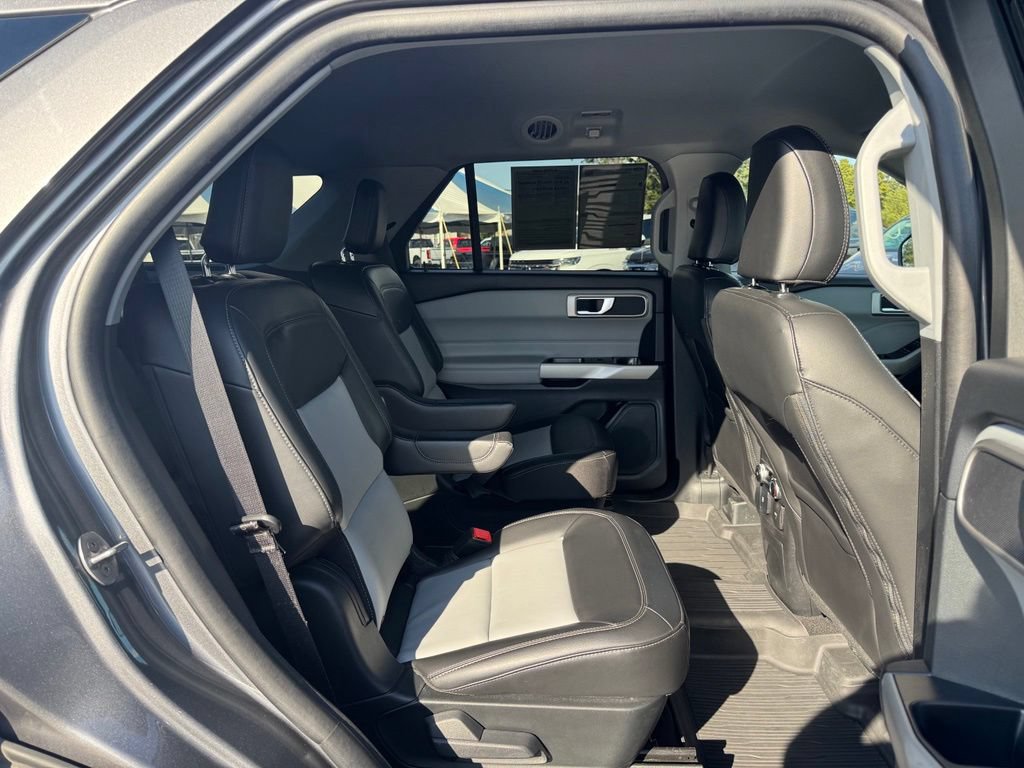 Certified 2023 Ford Explorer XLT w/ Equipment Group 202A AWD/4WD image 19