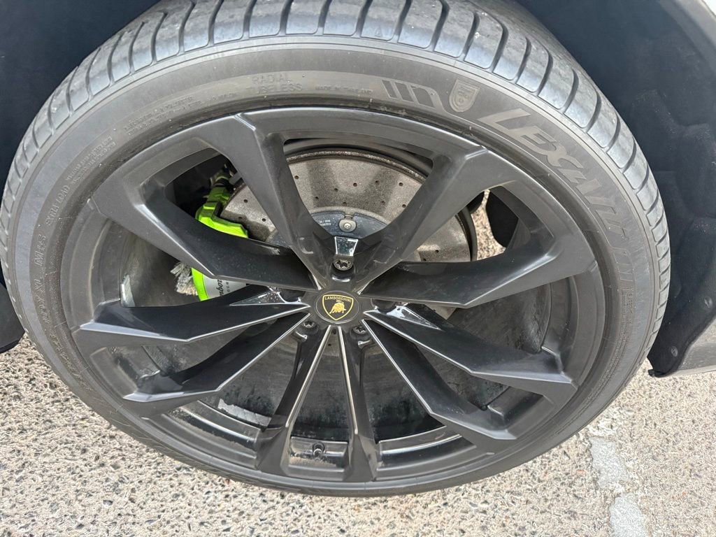 Used 2020 Lamborghini Urus AWD/4WD image 32