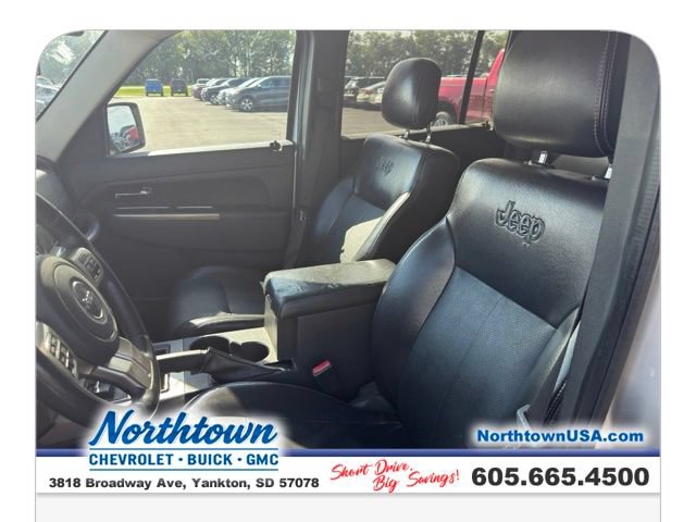Used 2012 Jeep Liberty Limited AWD/4WD image 13
