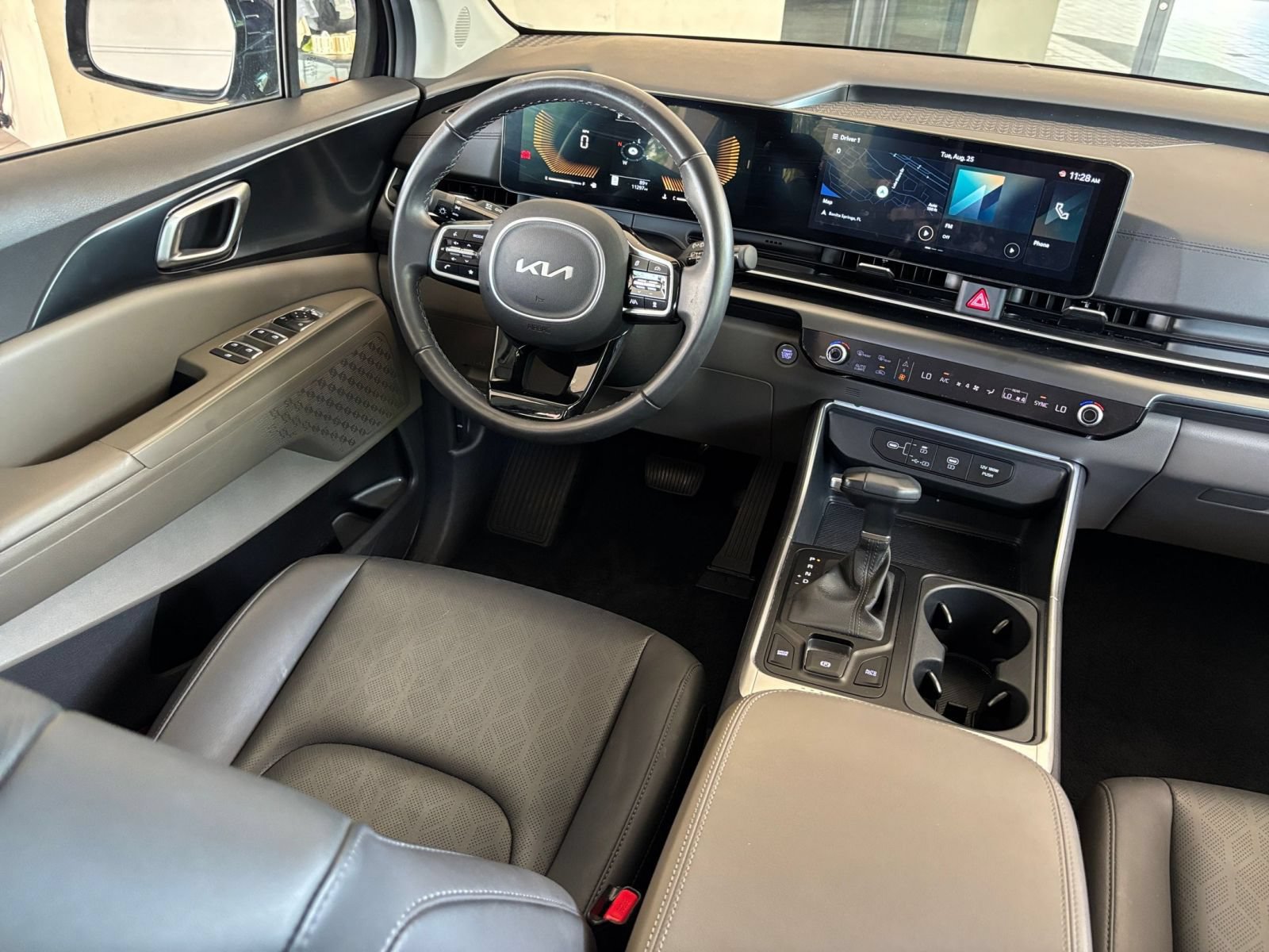 Used 2026 Kia Carnival FWD image 32