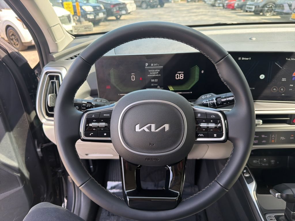 Certified 2025 Kia Sorento EX w/ Panoramic Sunroof Package FWD image 17