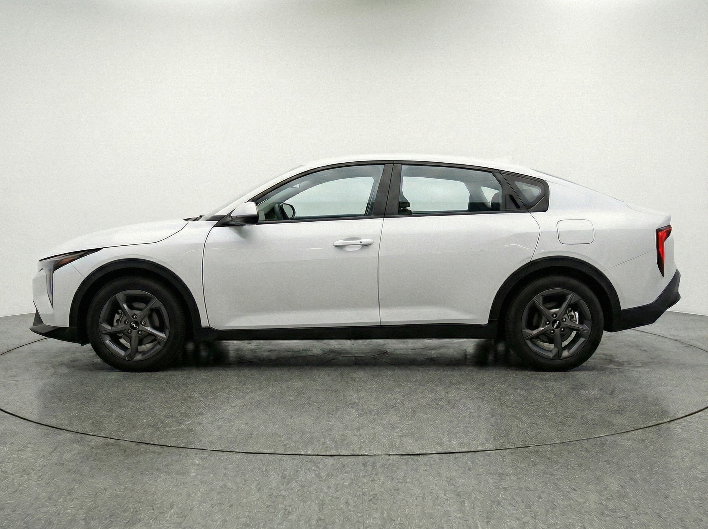 Used 2025 Kia K4 LXS image 5