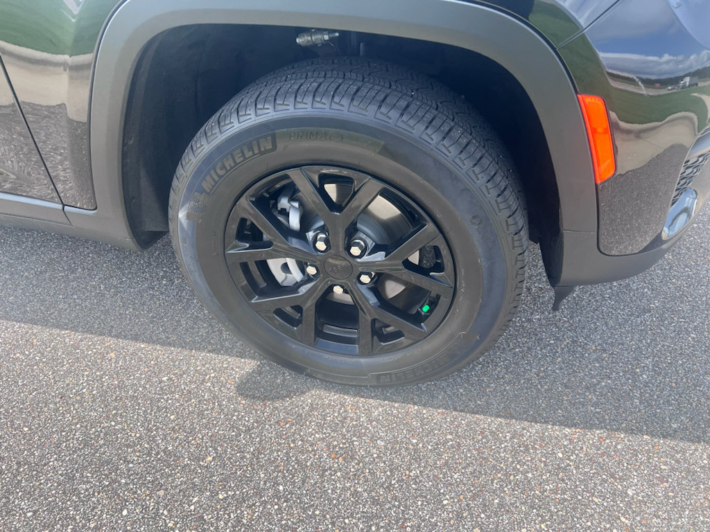 Certified 2025 Jeep Grand Cherokee Altitude RWD image 11