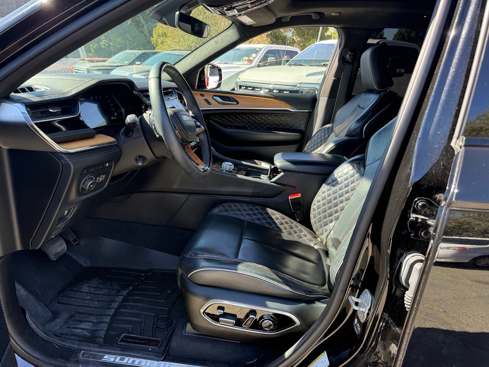 Used 2023 Jeep Grand Cherokee Summit AWD/4WD image 11