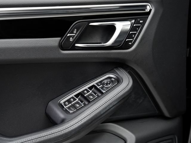 Certified 2026 Porsche Macan AWD/4WD image 8