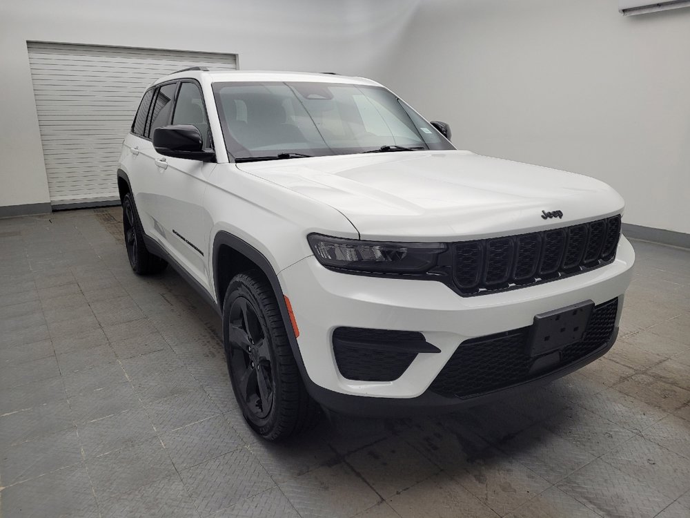 Used 2023 Jeep Grand Cherokee Altitude image 13