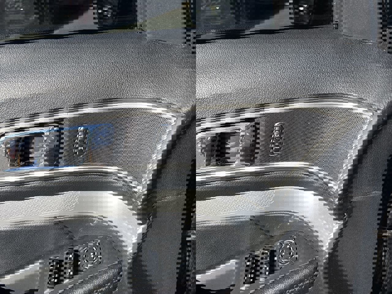 Used 2017 Ford Explorer XLT w/ Equipment Group 201A image 27