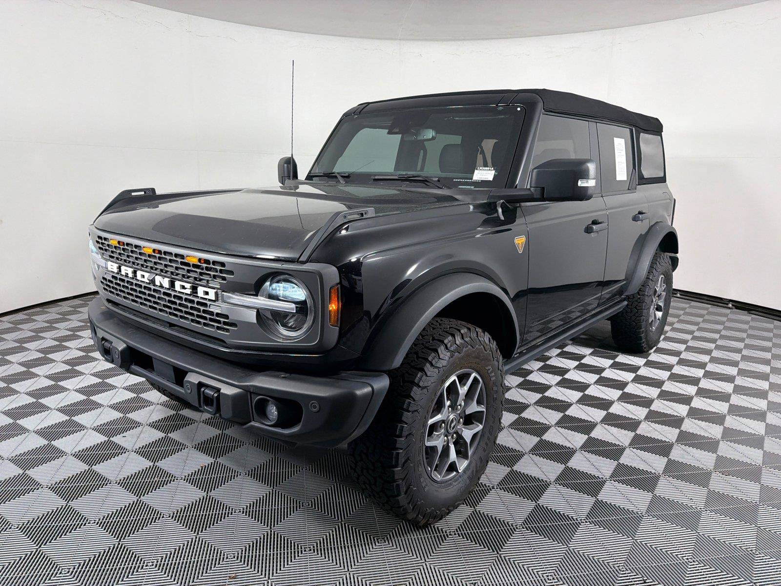 Used 2023 Ford Bronco Badlands AWD/4WD image 3