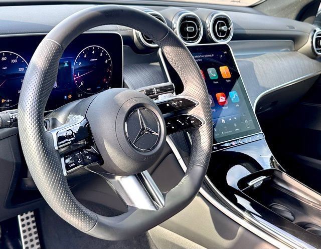 Used 2025 Mercedes-Benz GLC 300 4MATIC image 16