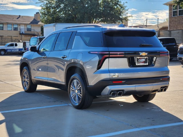 Used 2025 Chevrolet Traverse LT w/ Driver Confidence Package FWD image 3