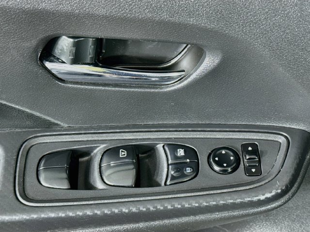 Used 2020 Nissan Versa SV FWD image 21