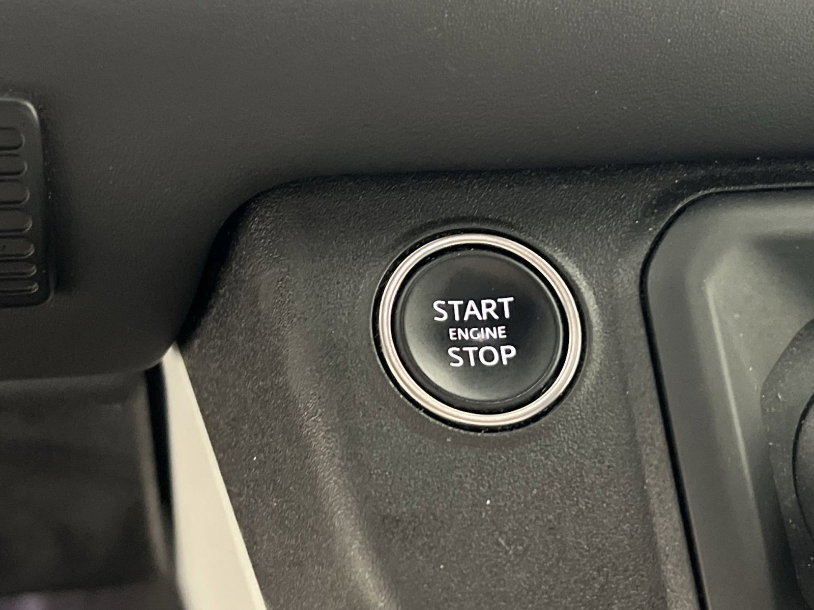 Used 2024 Land Rover Defender 110 S image 34