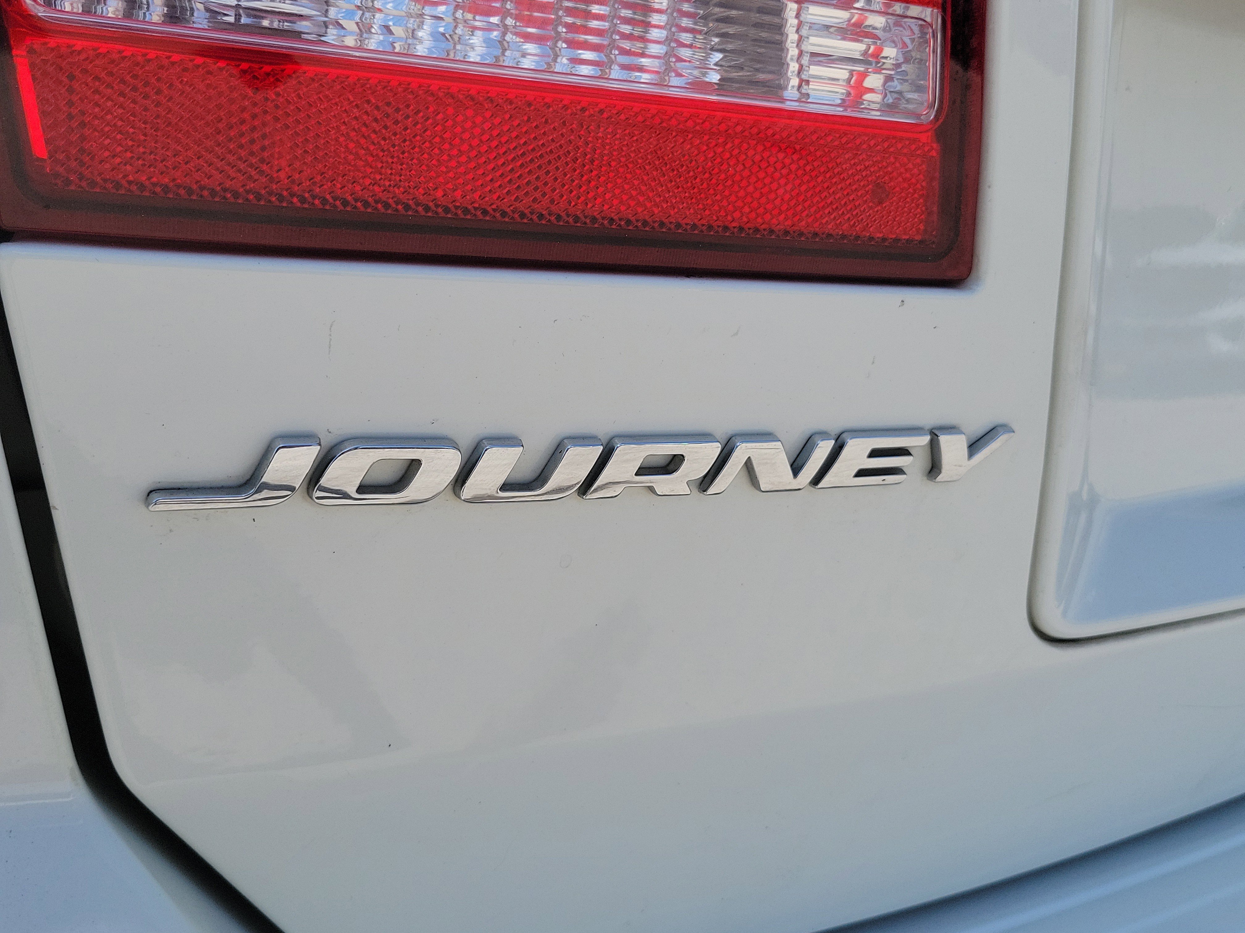 Used 2020 Dodge Journey SE w/ SE Popular Equipment Group FWD image 30