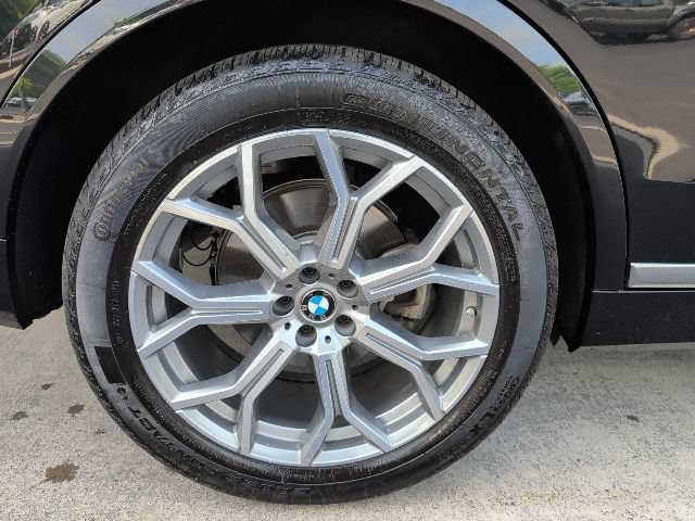 Used 2025 BMW X7 xDrive40i w/ Premium Package AWD/4WD image 6