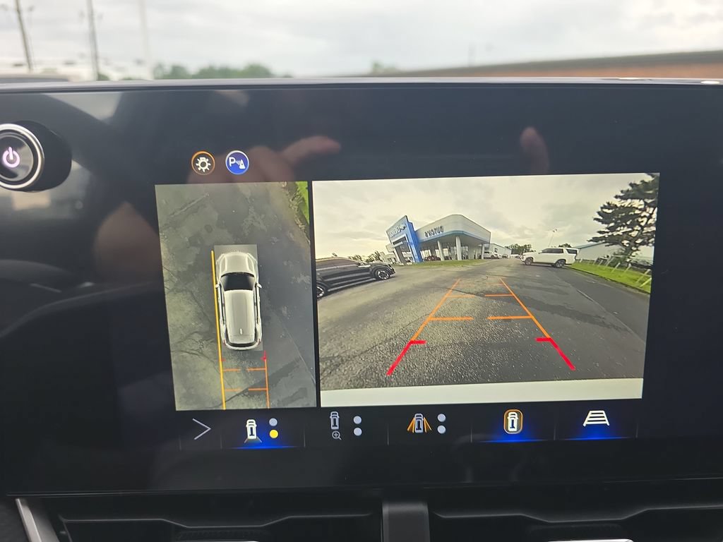 New 2026 Chevrolet Equinox LT w/ Safety and Technology Package AWD/4WD image 37