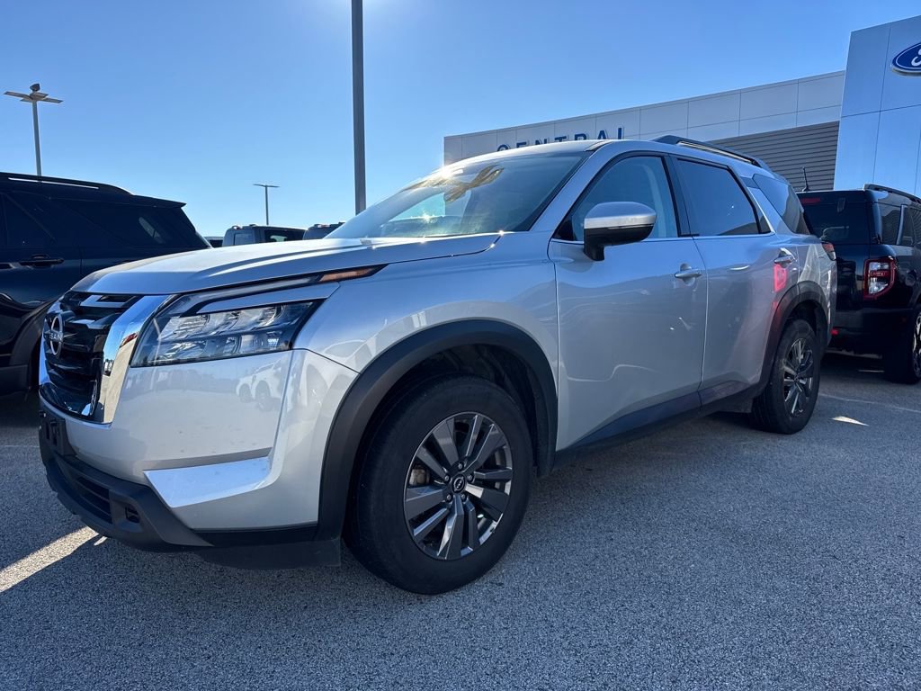 Used 2025 Nissan Pathfinder SV image 1