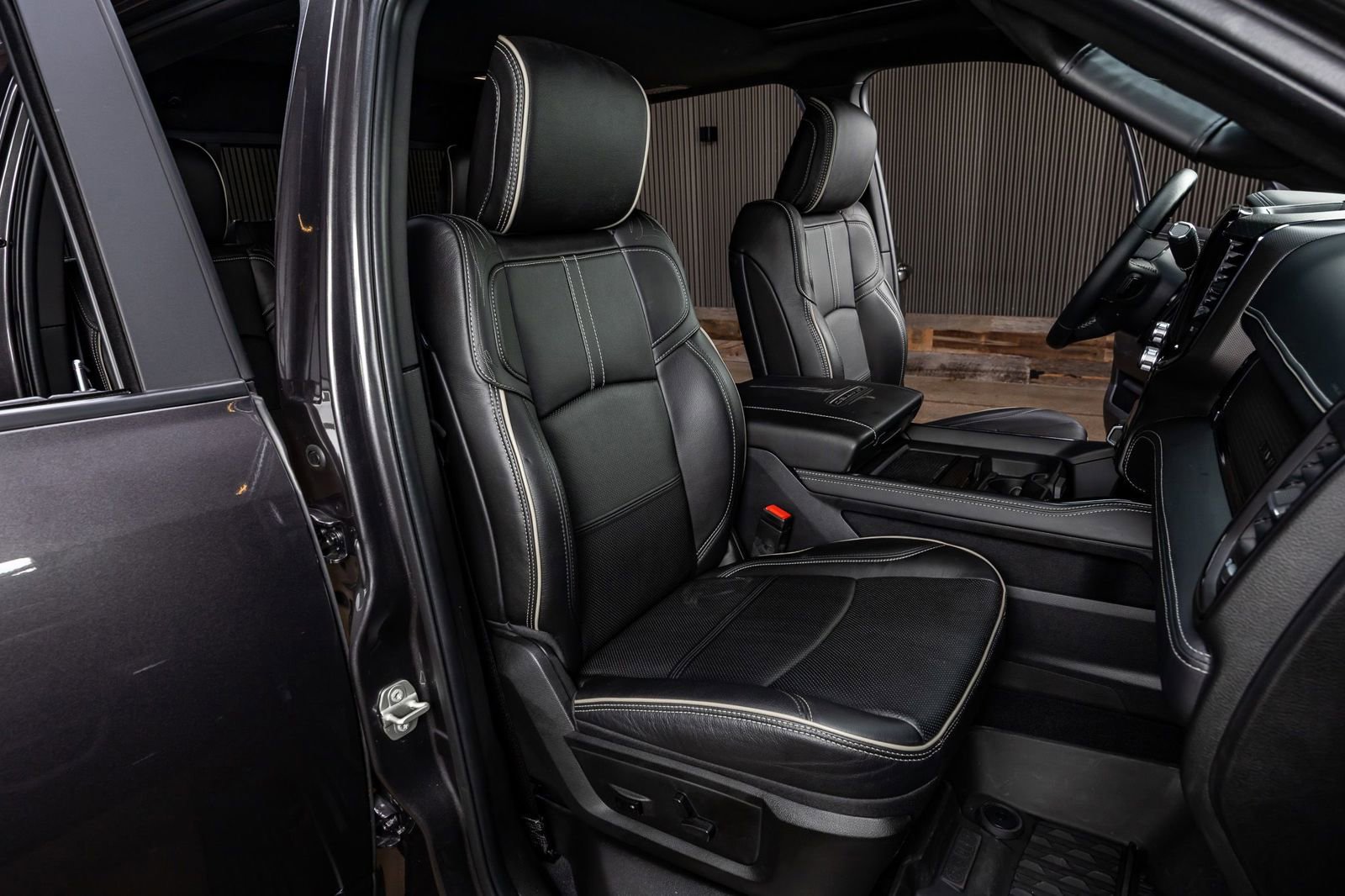 Used 2024 RAM 3500 Limited image 30