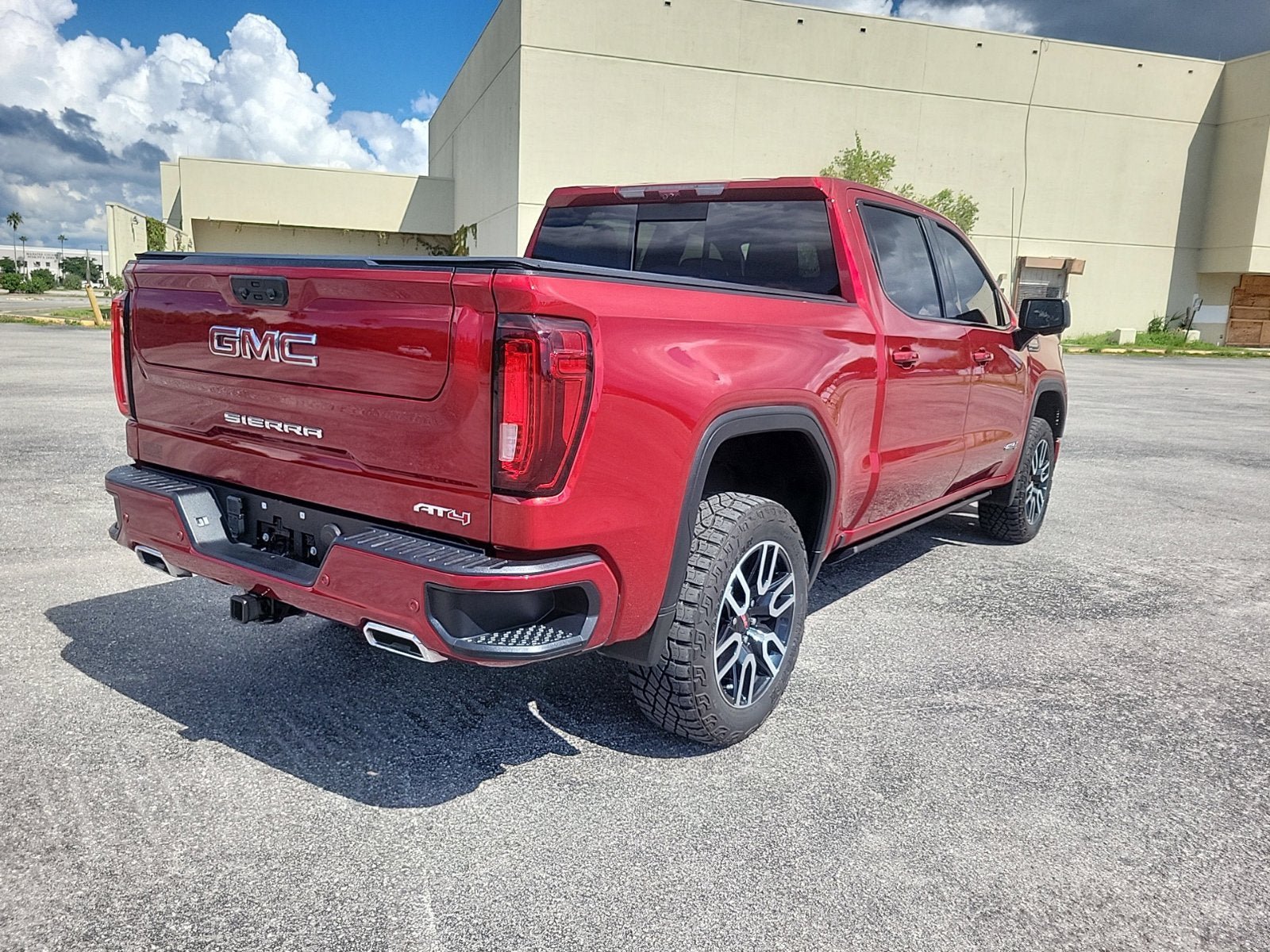 Used 2024 GMC Sierra 1500 AT4 w/ Technology Package AWD/4WD image 6