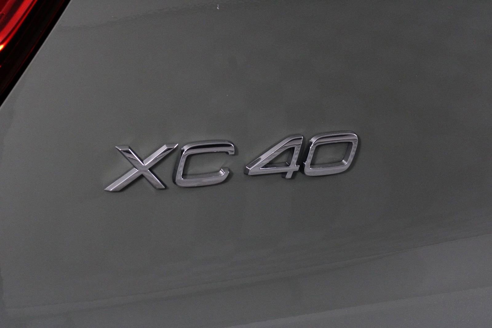 Certified 2025 Volvo XC40 B5 Plus image 19