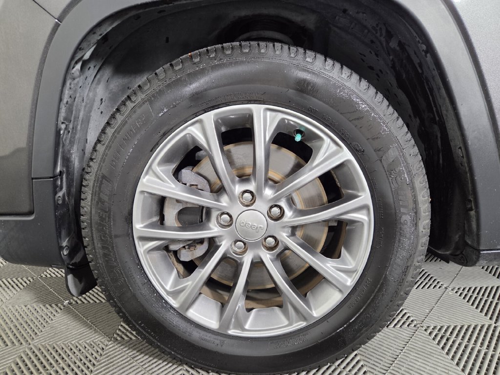 Used 2019 Jeep Cherokee Latitude Plus FWD image 8