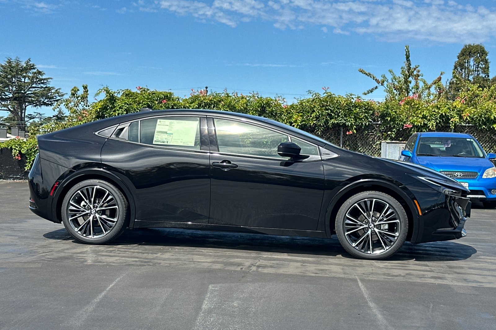 New 2027 Toyota Prius XLE FWD image 3