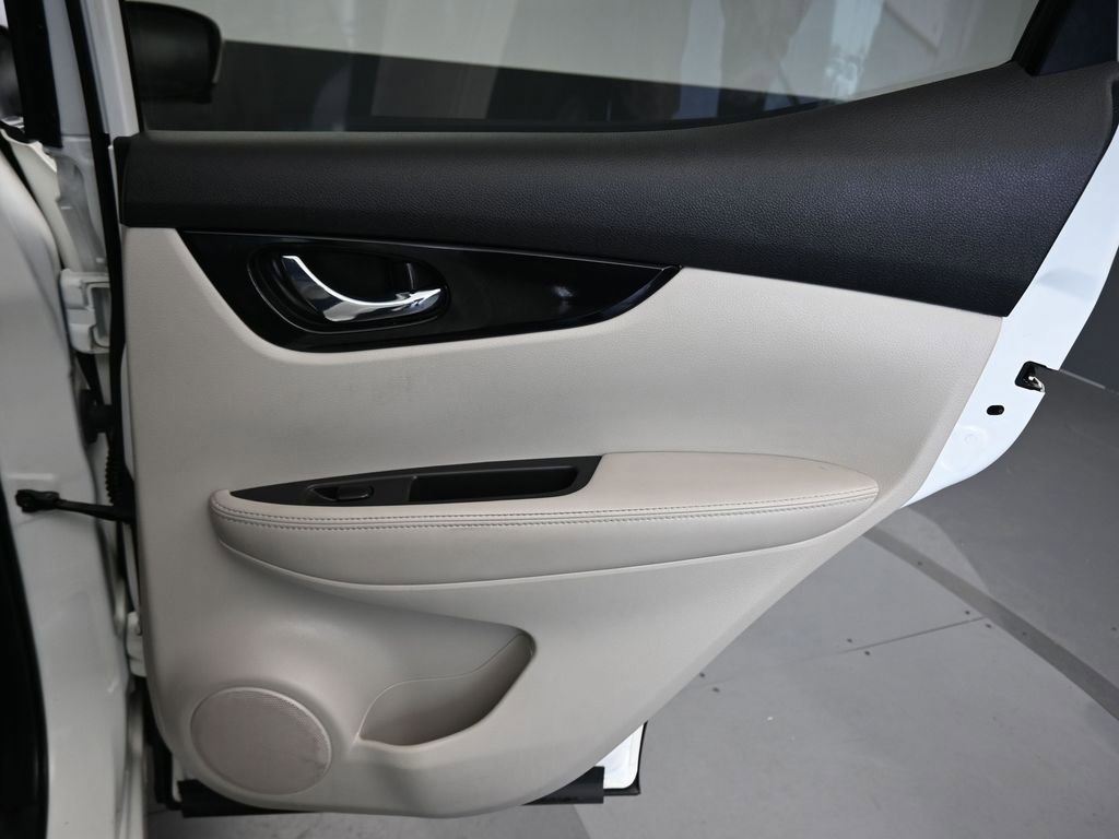 Used 2022 Nissan Rogue Sport SV w/ Technology Package image 32