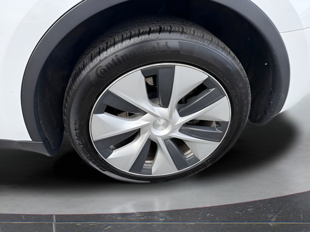 Used 2023 Tesla Model Y Long Range image 8