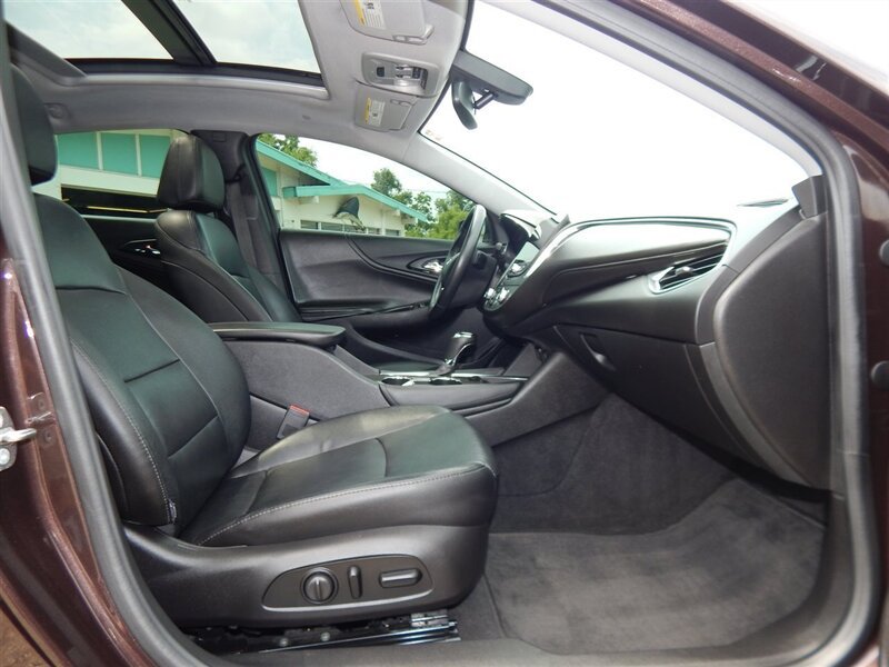 Used 2016 Chevrolet Malibu LT w/ Leather Package FWD image 21