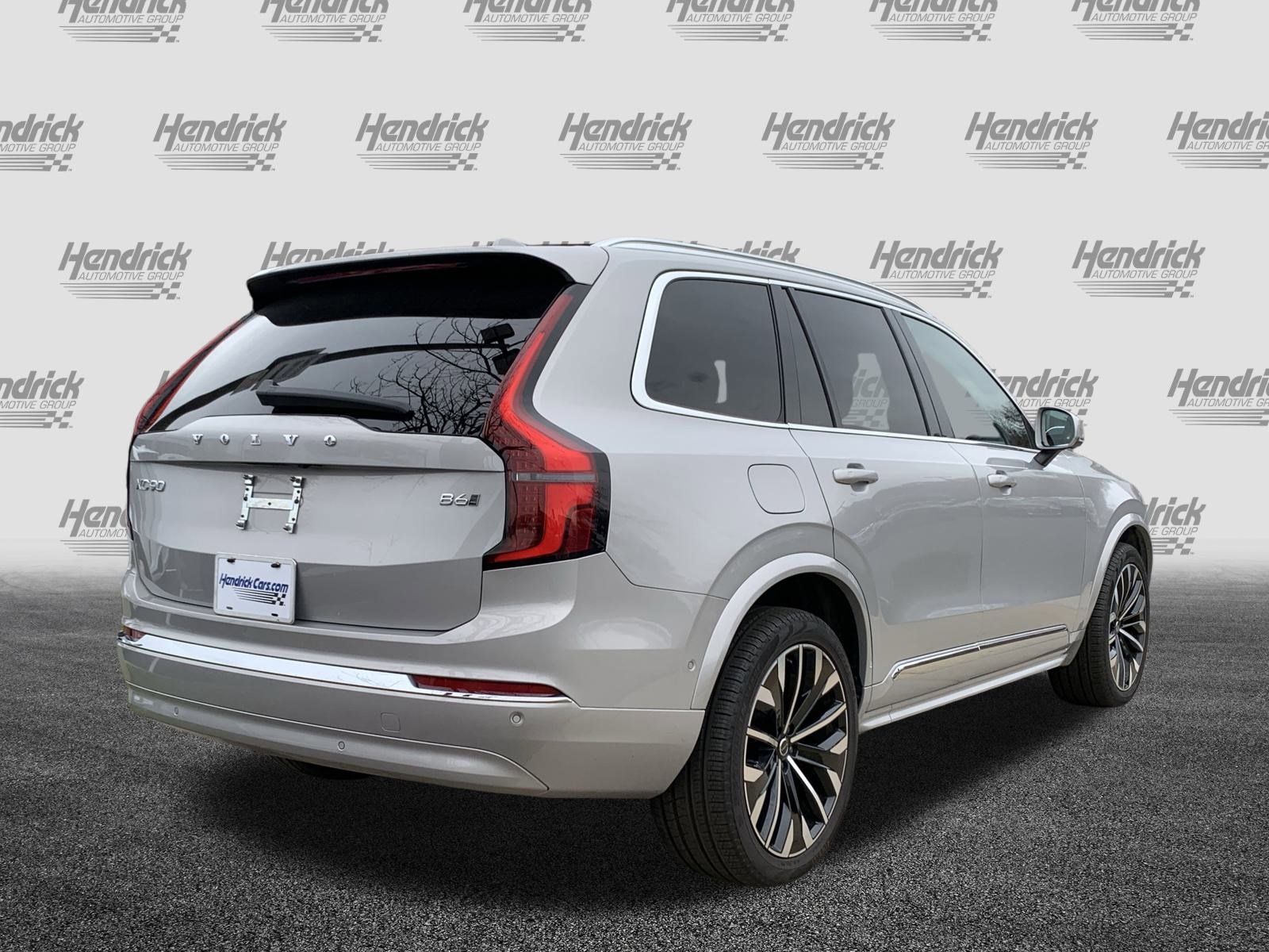 Used 2025 Volvo XC90 B6 Plus image 10