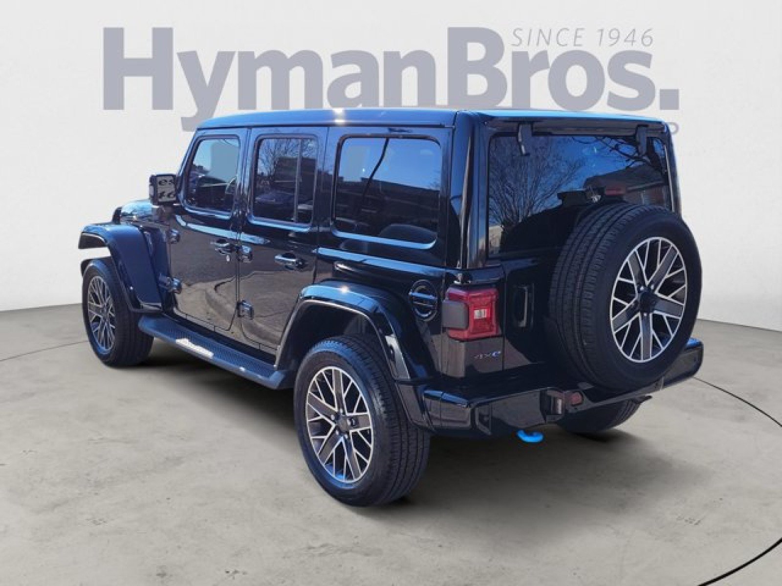 Used 2023 Jeep Wrangler Unlimited Sahara AWD/4WD image 5