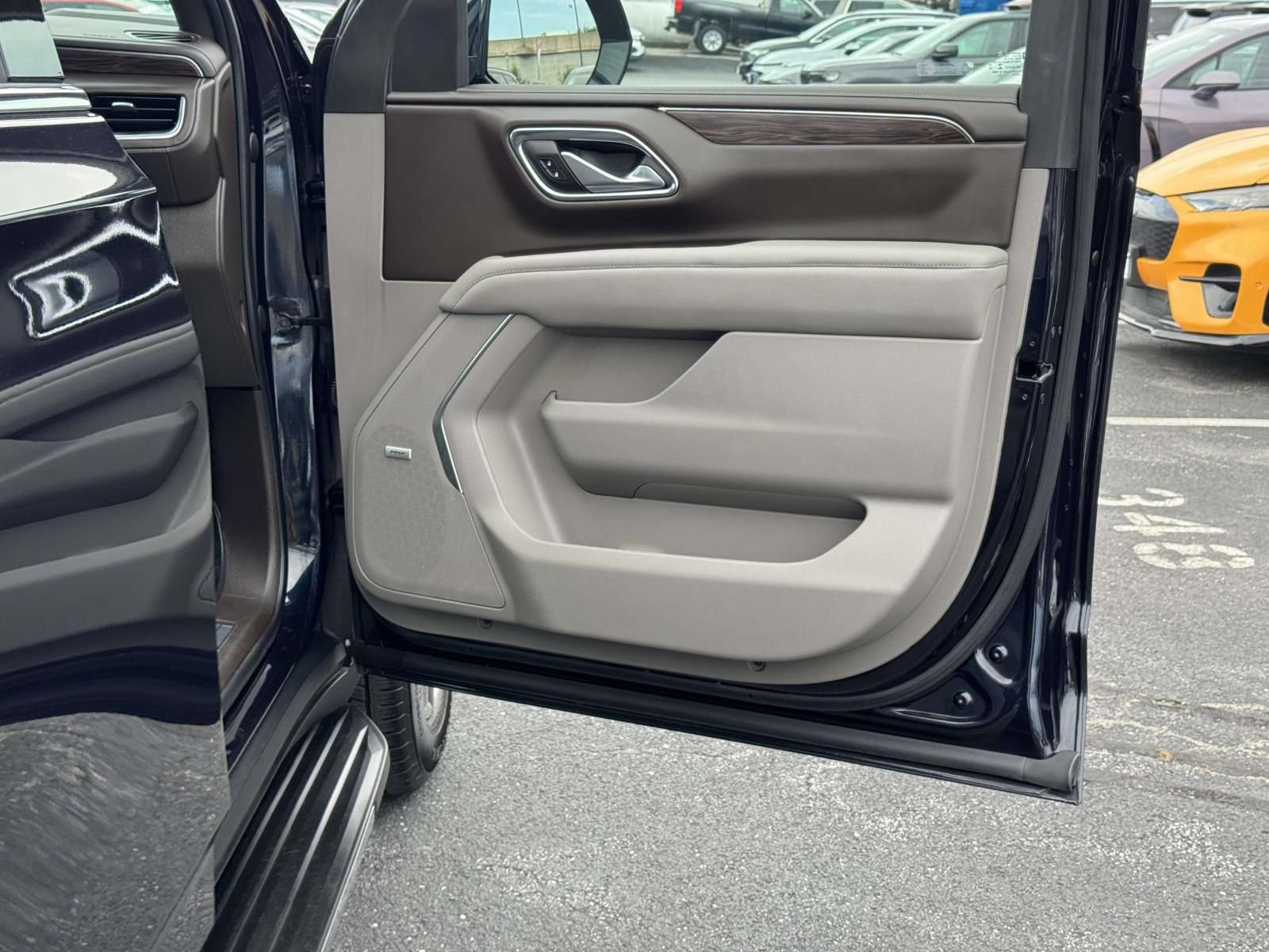 Used 2022 Chevrolet Suburban LT w/ LT Signature Plus Package AWD/4WD image 13