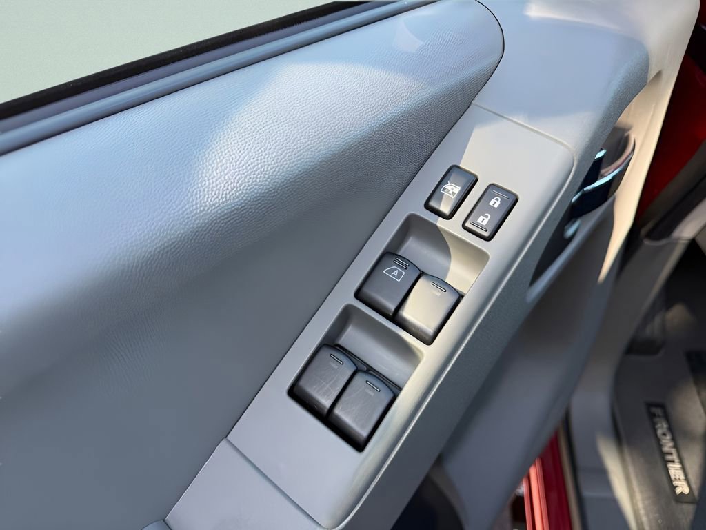 Used 2021 Nissan Frontier SV image 16