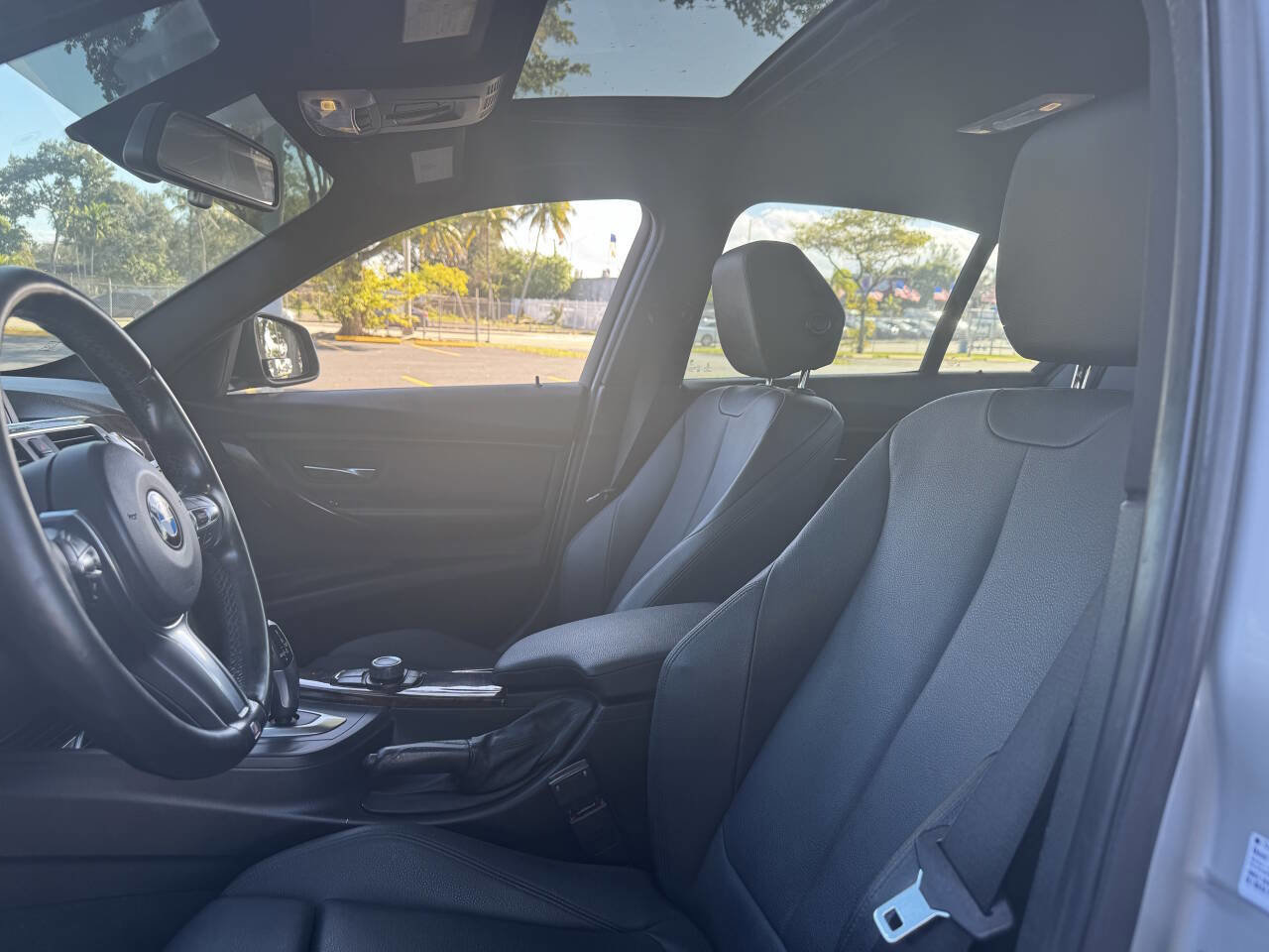 Used 2016 BMW 320i Sedan image 3