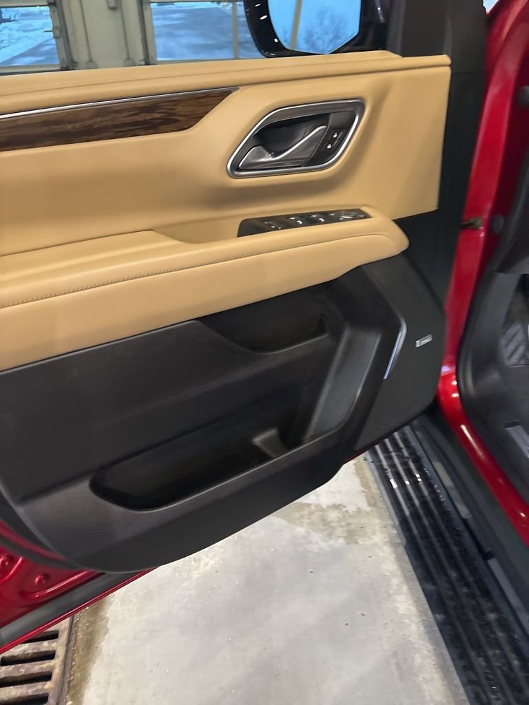 Used 2023 Chevrolet Suburban Premier image 5