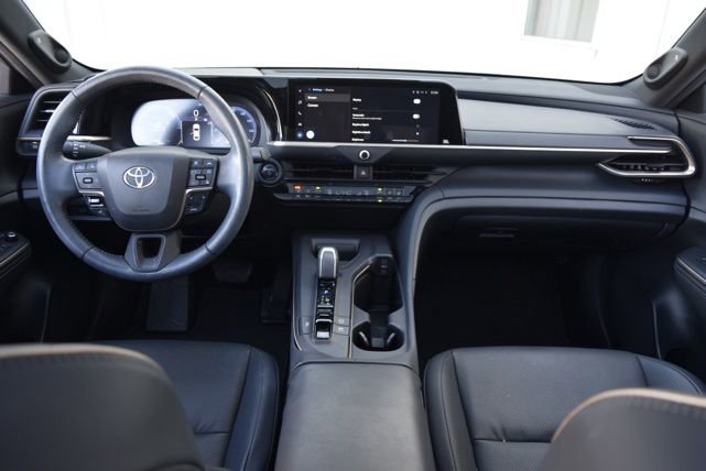 Used 2023 Toyota Crown Limited image 40