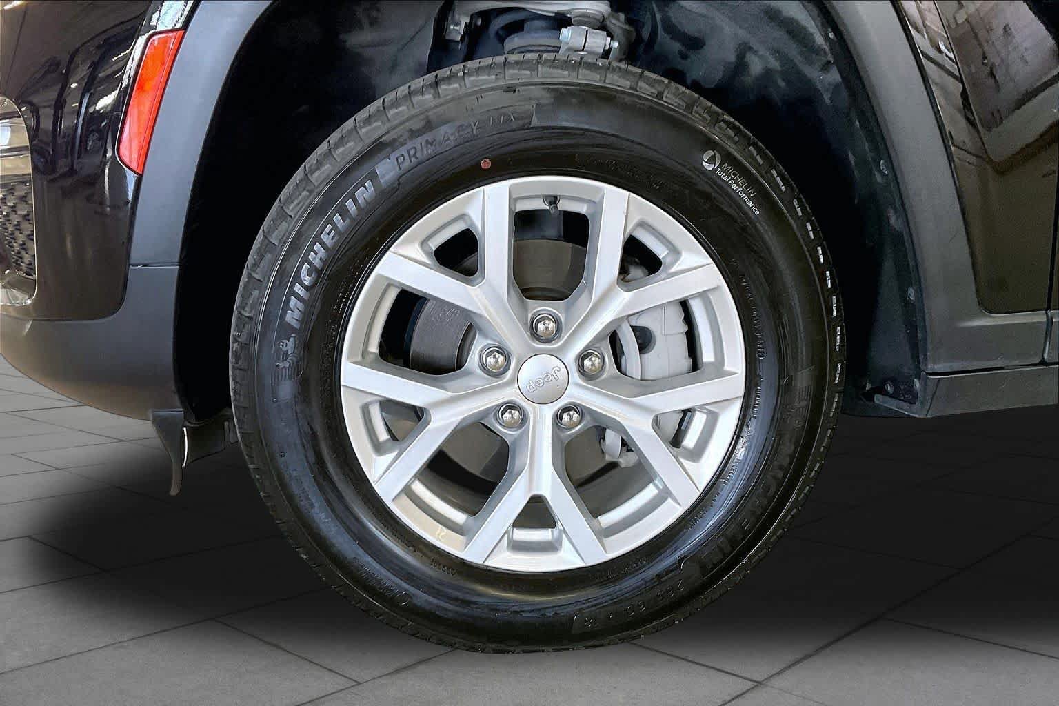 Used 2023 Jeep Grand Cherokee Limited RWD image 10