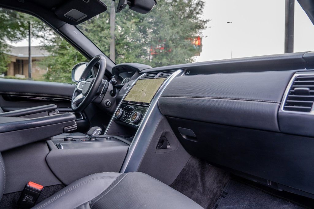 Used 2023 Land Rover Discovery S R-Dynamic image 24