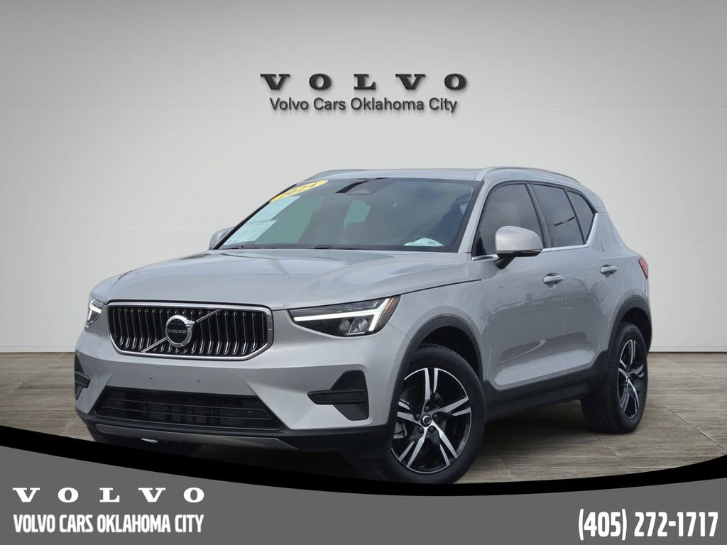 Certified 2025 Volvo XC40 B5 Core AWD/4WD image 1