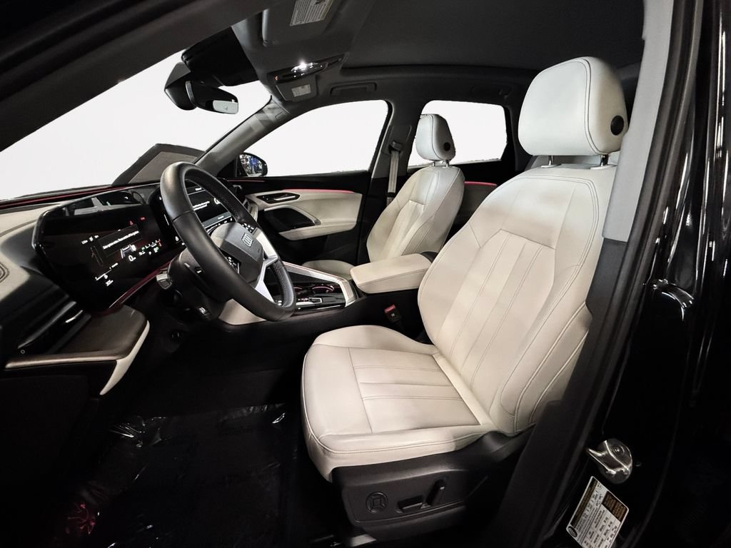 Certified 2025 Audi Q5 Premium w/ Convenience Package AWD/4WD image 11